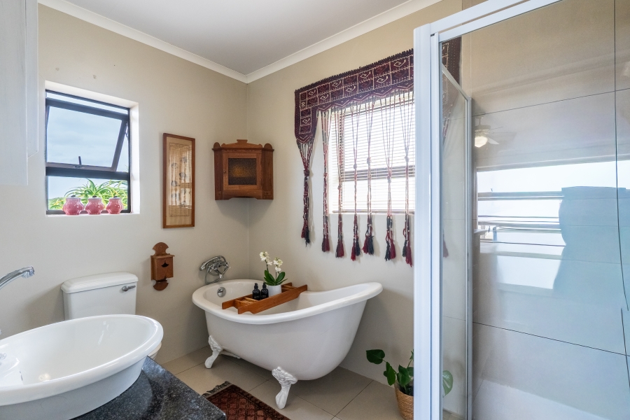 To Let 3 Bedroom Property for Rent in Reebok Western Cape